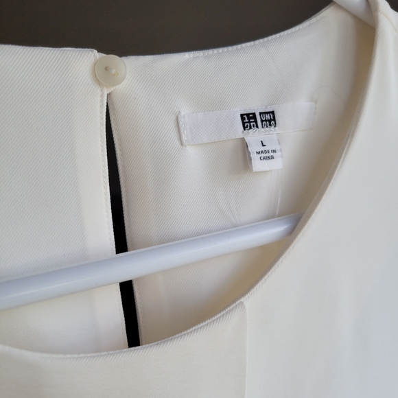 Uniqlo sleeveless crepe top - Picture 4 of 6